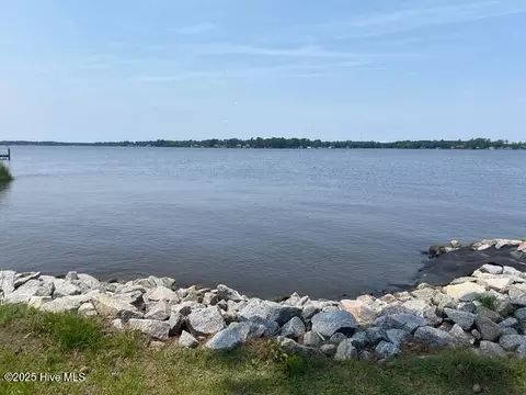 3 Little Creek Rd, Belhaven, NC 27810