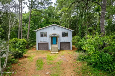 107 Cottonwood Ct, Pine Knoll Shores, NC 28512