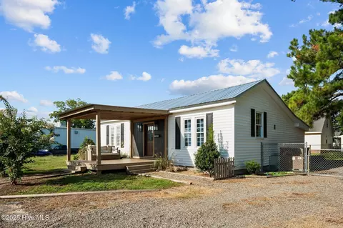 97 Cooper St, Winterville, NC 28590
