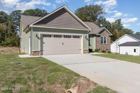 145 Tee Dr, Selma, NC 27576 photo 2