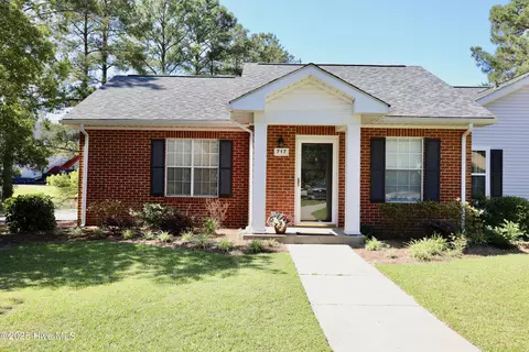 717 Chancery Ln, Aberdeen, NC 28315
