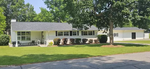 301 Graham St, Clinton, NC 28328