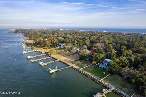 226 Oakleaf Dr, Pine Knoll Shores, NC 28512