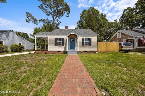820 Chattawka Ln, New Bern, NC 28560
