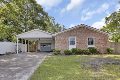 121 E Doris Ave, Jacksonville, NC 28540