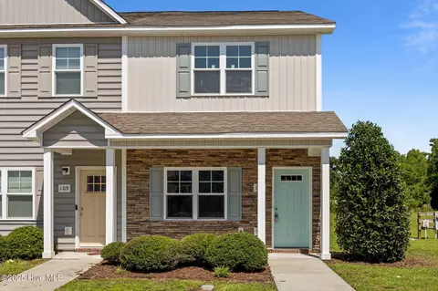 111 Justice Farm Dr, Sneads Ferry, NC 28460
