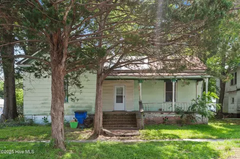 805 N Mclewean St, Kinston, NC 28501