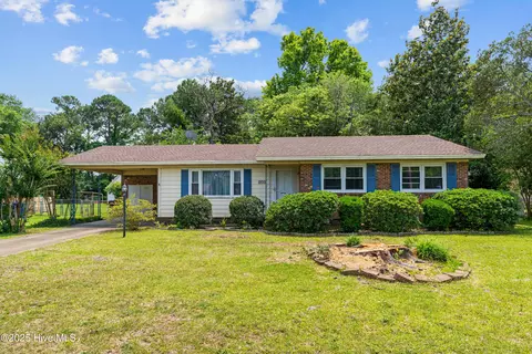 525 Mohican Trl, Wilmington, NC 28409