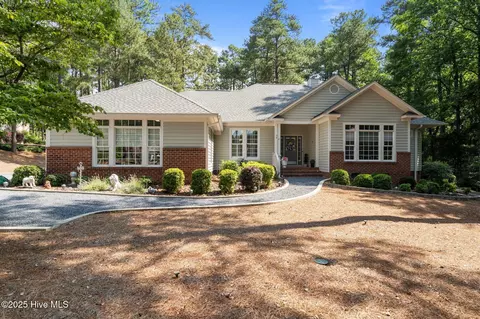 50 Glasgow Dr, Pinehurst, NC 28374