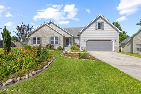 106 Baldwin Ct, Jacksonville, NC 28546