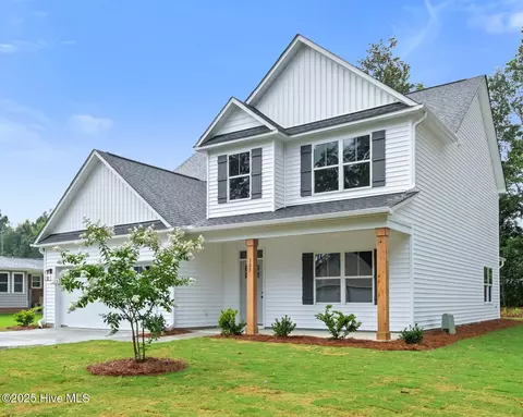 105 N Lloyd Street St, Burgaw, NC 28425