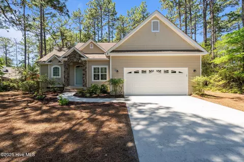 2 Lee Ct, Pinehurst, NC 28374