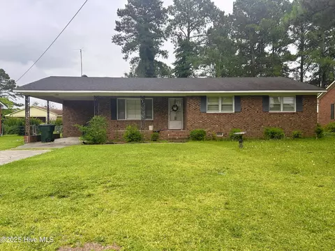 905 Brentwood Dr, Kinston, NC 28501