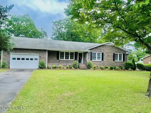 3707 Sand Clay Rd, Kinston, NC 28504