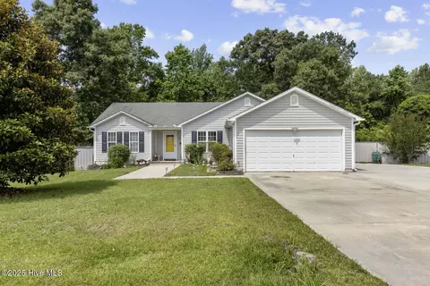 107 Camellia Creek Dr, Richlands, NC 28574