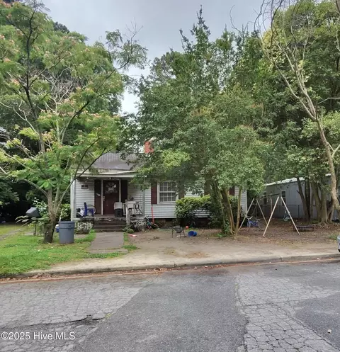 208 N Sylvan Dr, Greenville, NC 27834