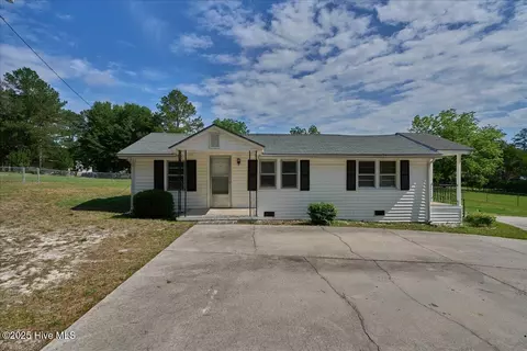 110 Texanna Ln, Raeford, NC 28376