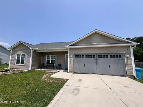 107 Lilac Ln, Richlands, NC 28574