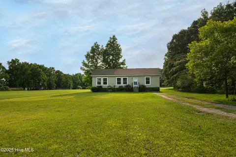 516 Cavanaughtown Rd, Richlands, NC 28574