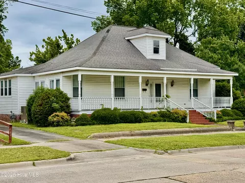 106 E Church St, Williamston, NC 27892