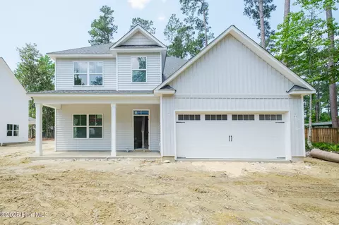 107 N Lloyd St, Burgaw, NC 28425