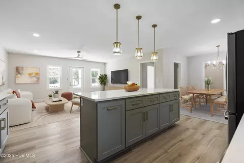 Kitchen - 109 Inlet Ct, Hampstead, NC 28443 photo 6 of 7