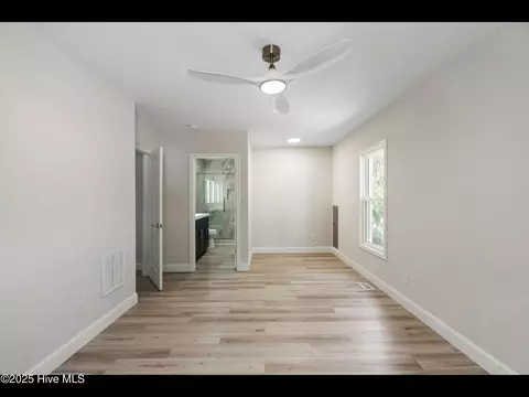 Bedroom - 109 Inlet Ct, Hampstead, NC 28443 photo 3 of 10