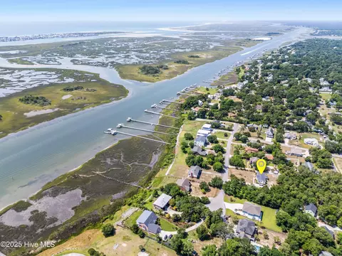 View/Area - 109 Inlet Ct, Hampstead, NC 28443 photo 6 of 12
