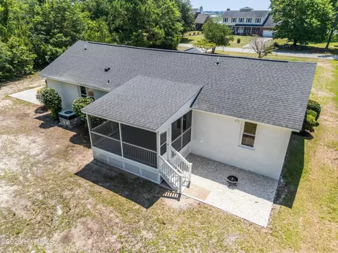 Exterior - 109 Inlet Ct, Hampstead, NC 28443 photo 12 of 12