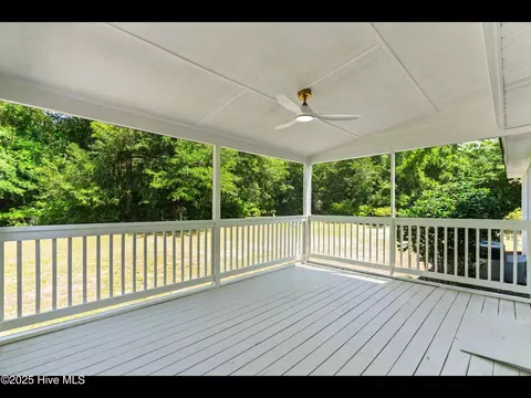 Exterior - 109 Inlet Ct, Hampstead, NC 28443 photo 7 of 12