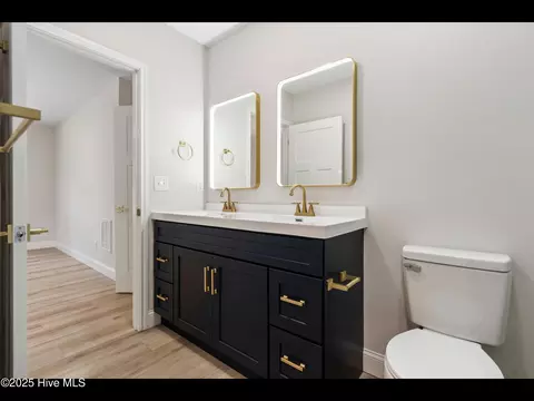Bath - 109 Inlet Ct, Hampstead, NC 28443 photo 1 of 3