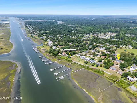 View/Area - 109 Inlet Ct, Hampstead, NC 28443 photo 2 of 12