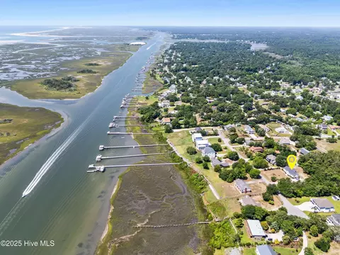 View/Area - 109 Inlet Ct, Hampstead, NC 28443 photo 3 of 12