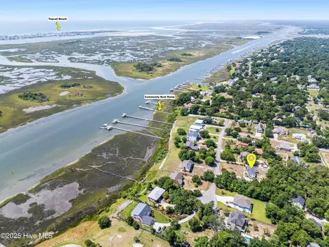 View/Area - 109 Inlet Ct, Hampstead, NC 28443 photo 7 of 12