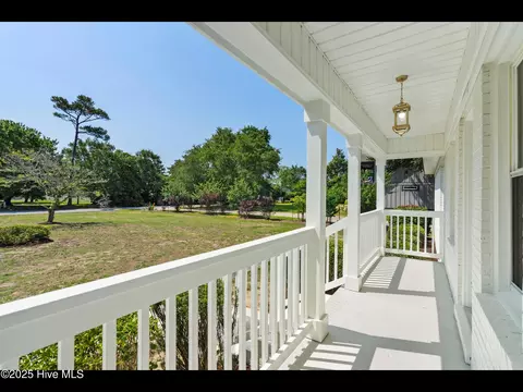 Exterior - 109 Inlet Ct, Hampstead, NC 28443 photo 4 of 12