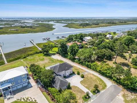 View/Area - 109 Inlet Ct, Hampstead, NC 28443 photo 10 of 12