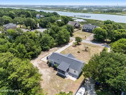 View/Area - 109 Inlet Ct, Hampstead, NC 28443 photo 5 of 12