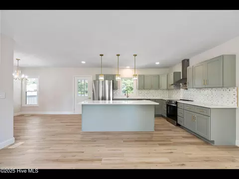 Kitchen - 109 Inlet Ct, Hampstead, NC 28443 photo 1 of 7