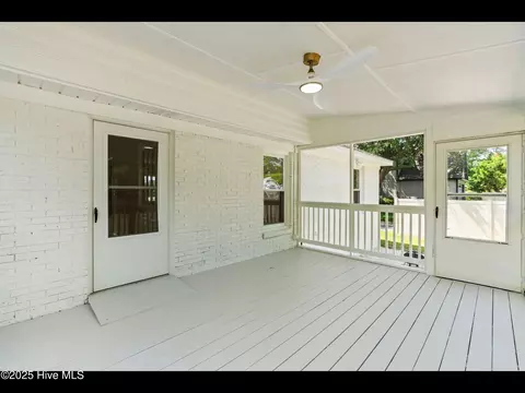 Exterior - 109 Inlet Ct, Hampstead, NC 28443 photo 5 of 12