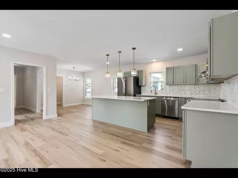 Kitchen - 109 Inlet Ct, Hampstead, NC 28443 photo 7 of 7