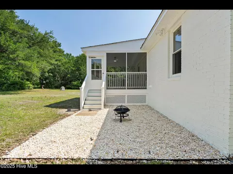 Exterior - 109 Inlet Ct, Hampstead, NC 28443 photo 9 of 12