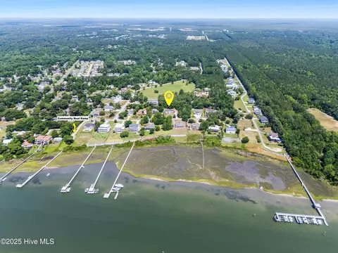 View/Area - 109 Inlet Ct, Hampstead, NC 28443 photo 1 of 12