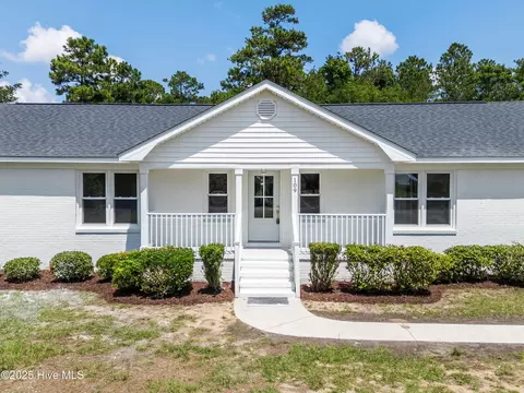 Exterior - 109 Inlet Ct, Hampstead, NC 28443 photo 2 of 12