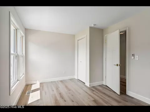 Bedroom - 109 Inlet Ct, Hampstead, NC 28443 photo 6 of 10