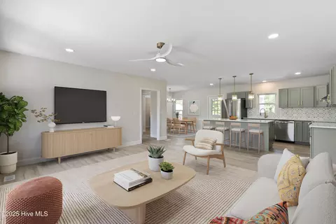 Living - 109 Inlet Ct, Hampstead, NC 28443 photo 4 of 4