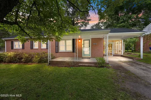 2304 Jefferson Dr, Greenville, NC 27858