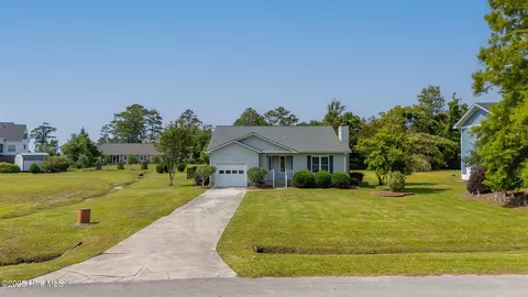 512 Island Dr, Beaufort, NC 28516
