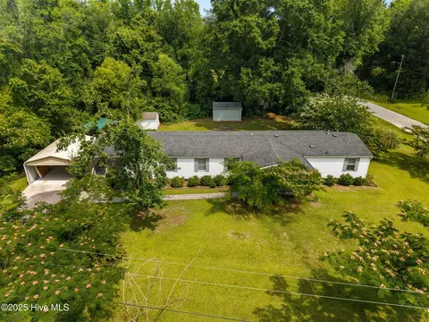 291 Meadow Ln, Burgaw, NC 28425