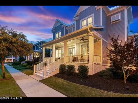 1012 Midnight Channel Rd, Wilmington, NC 28403