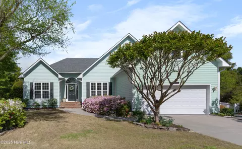 4156 Buckingham Ct, Southport, NC 28461